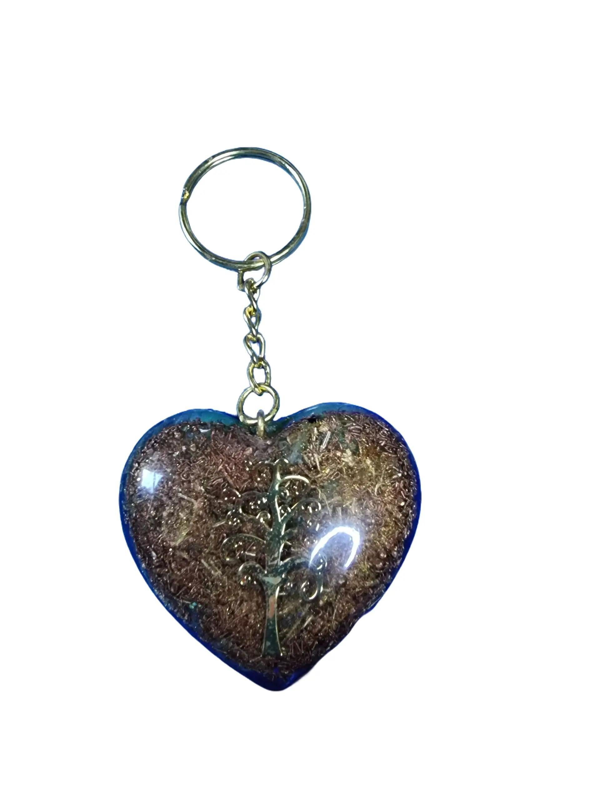 Orgonit Herz Schlüsselanhänger Handgefertigt mit Harzflocken Zedernholz Lavendelstücke Messing Kupfer Bronze und Bergkristallflocken für Harmonie und Balance 4,5 cm